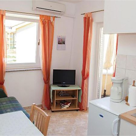 1 Bedroom Beautiful Apartment In มาลินสกา ภายนอก รูปภาพ