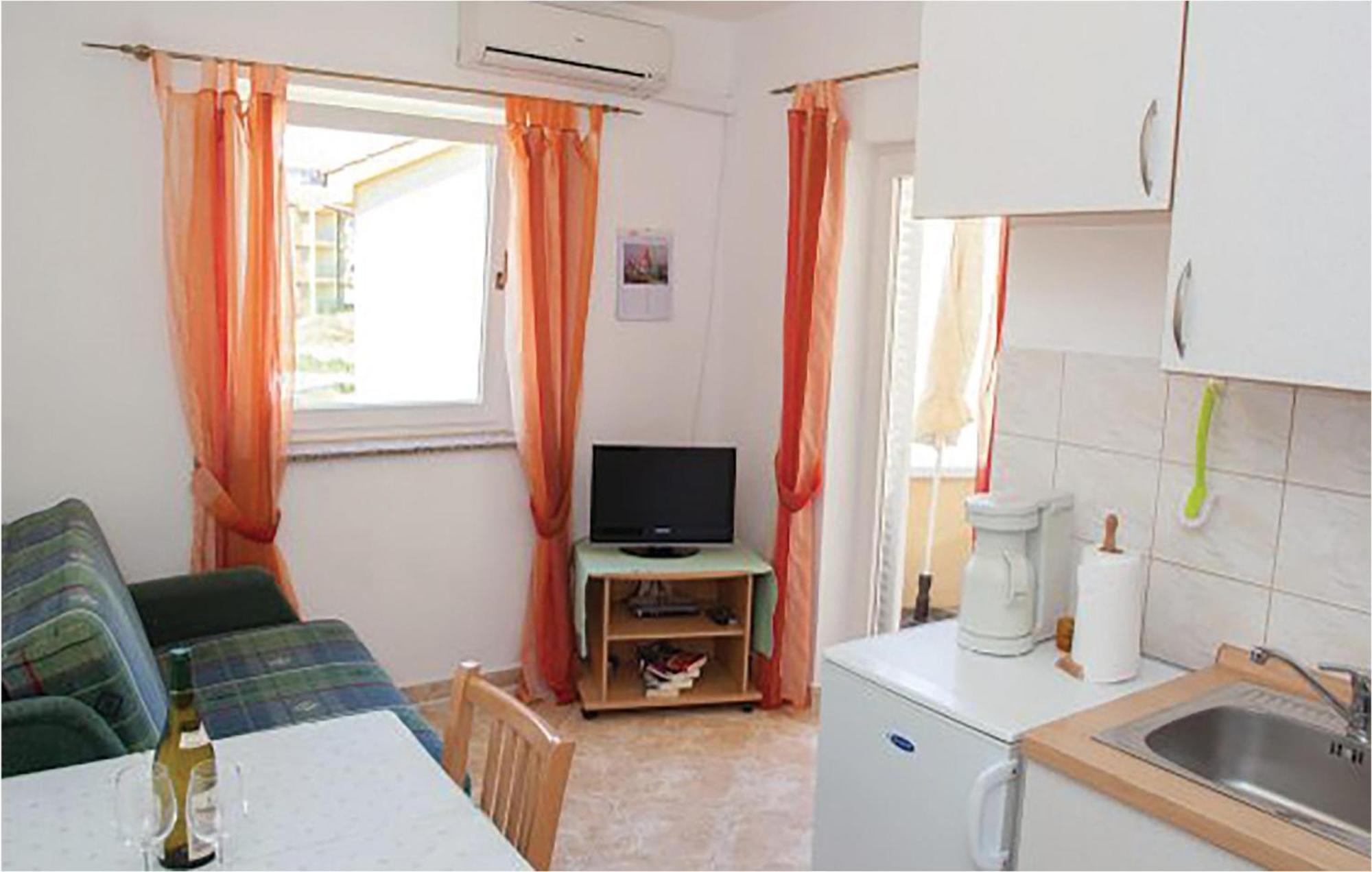1 Bedroom Beautiful Apartment In มาลินสกา ภายนอก รูปภาพ