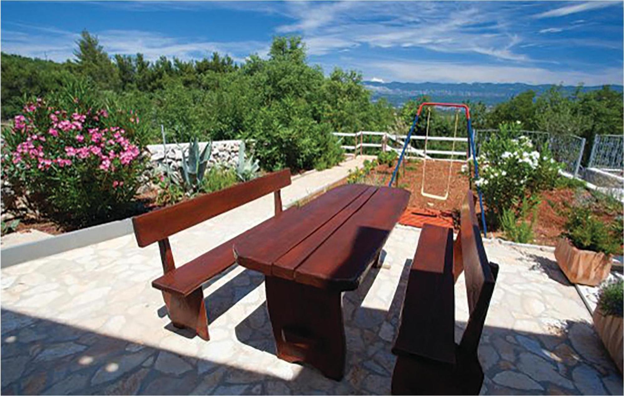 1 Bedroom Beautiful Apartment In มาลินสกา ภายนอก รูปภาพ