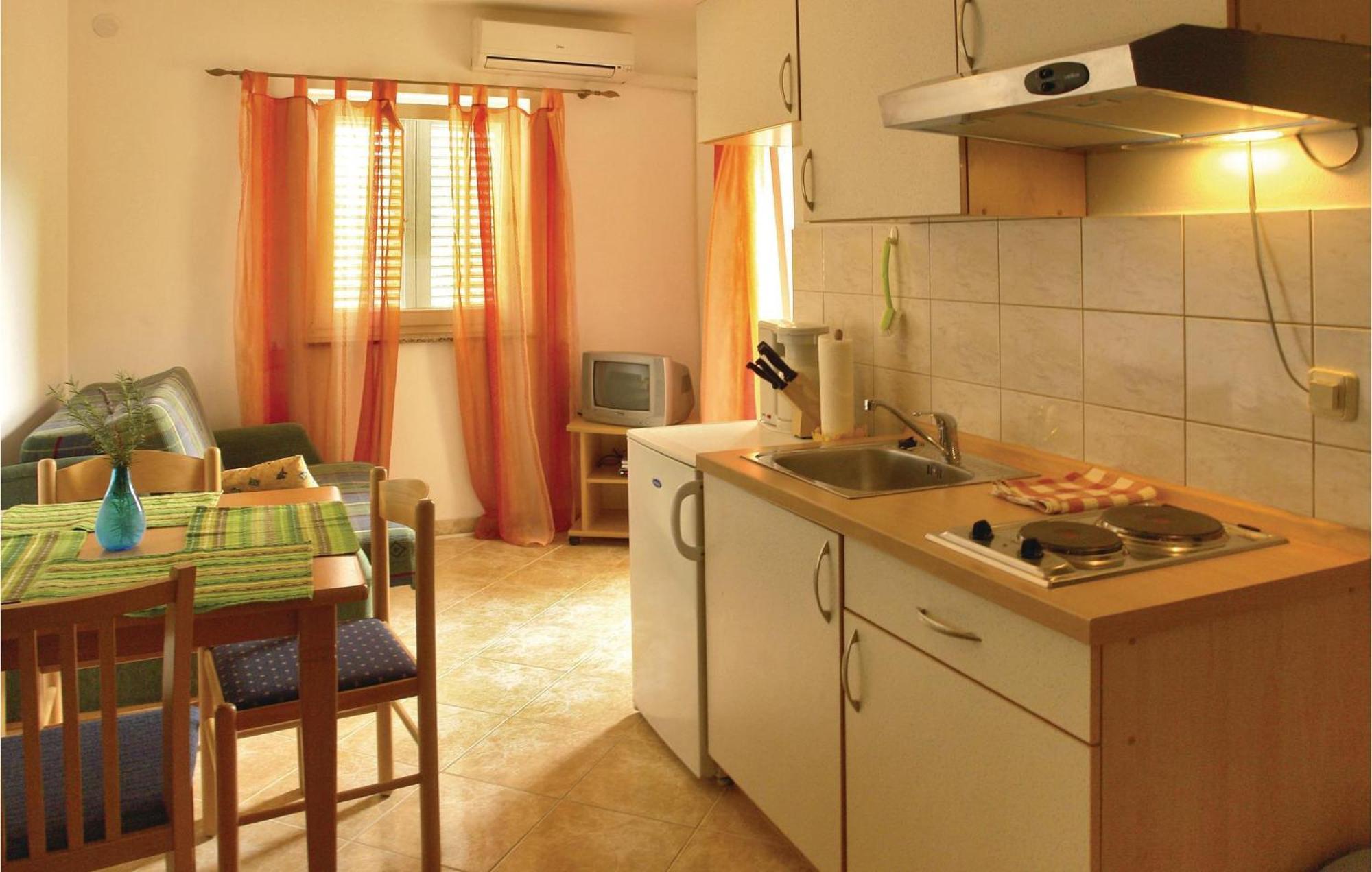 1 Bedroom Beautiful Apartment In มาลินสกา ภายนอก รูปภาพ