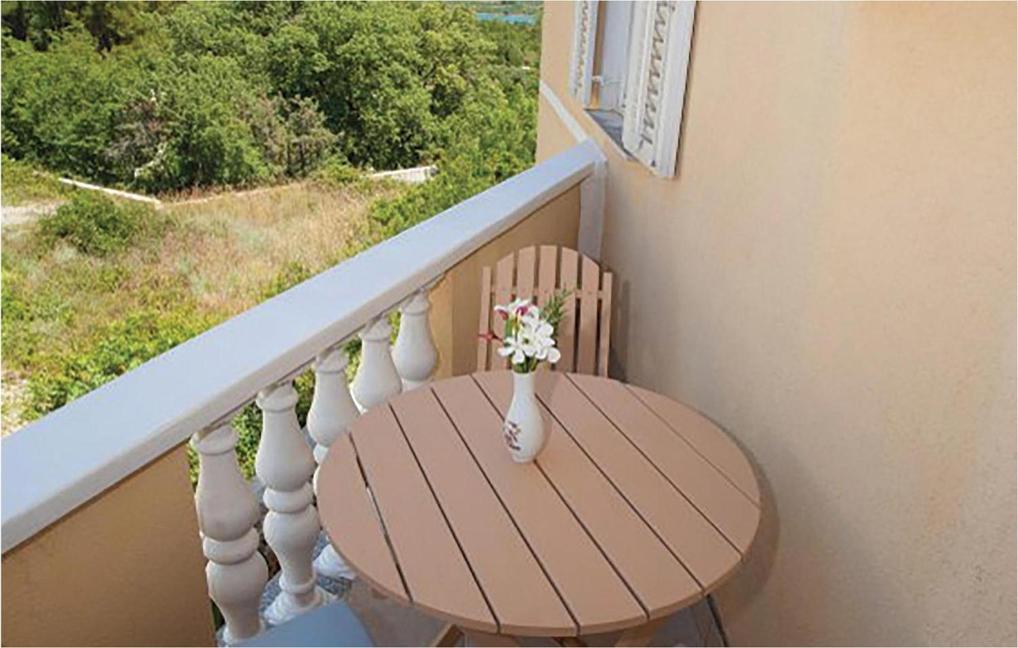 1 Bedroom Beautiful Apartment In มาลินสกา ภายนอก รูปภาพ