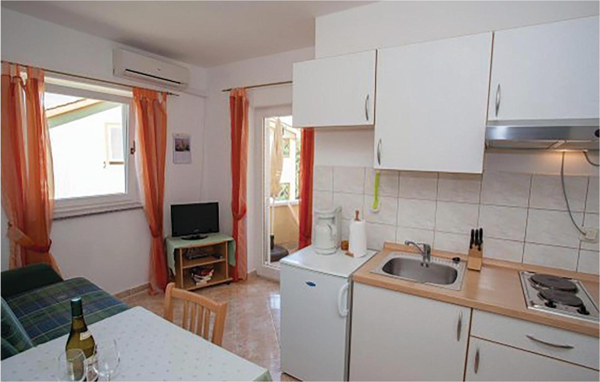 1 Bedroom Beautiful Apartment In มาลินสกา ภายนอก รูปภาพ